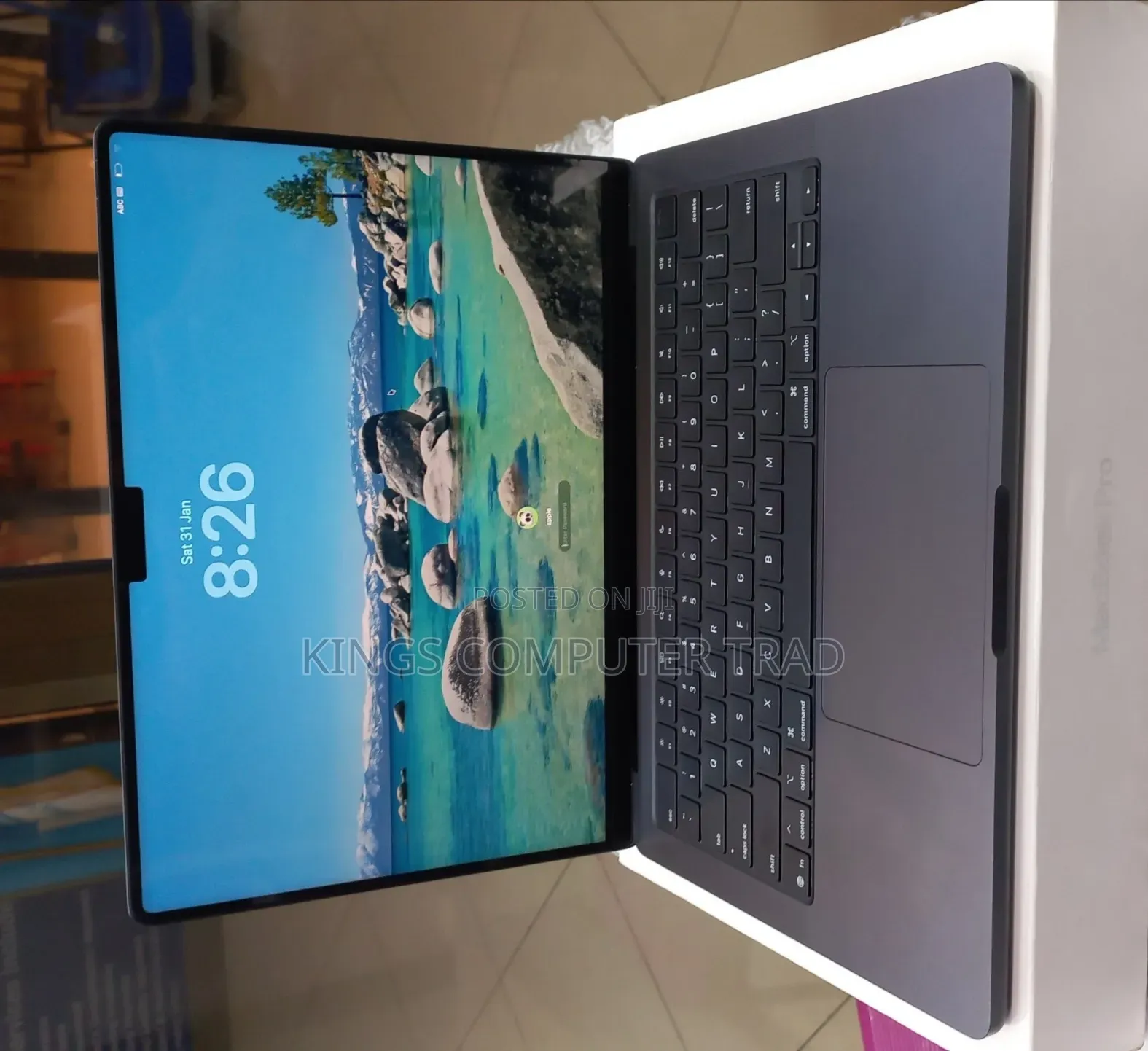 New Laptop Apple MacBook Pro 2025 M5 16GB Apple M5 SSD 512GB