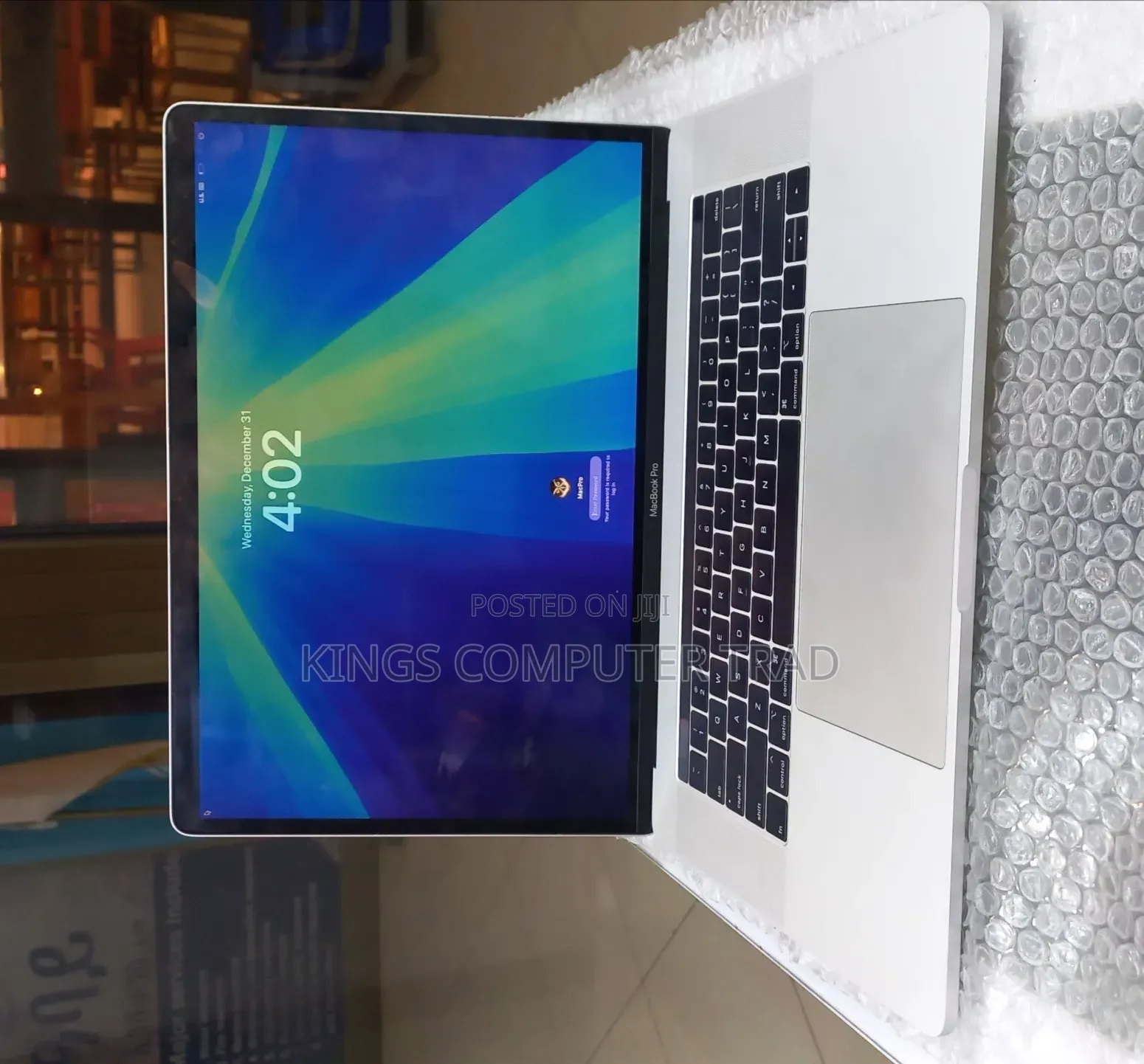 New Laptop Apple MacBook 2018 16GB Intel Core i7 SSD 256GB