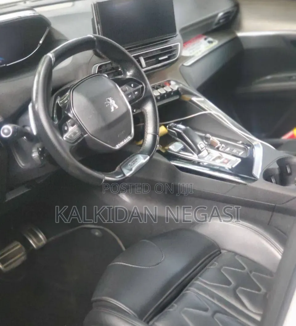 Peugeot 5008 2022 White