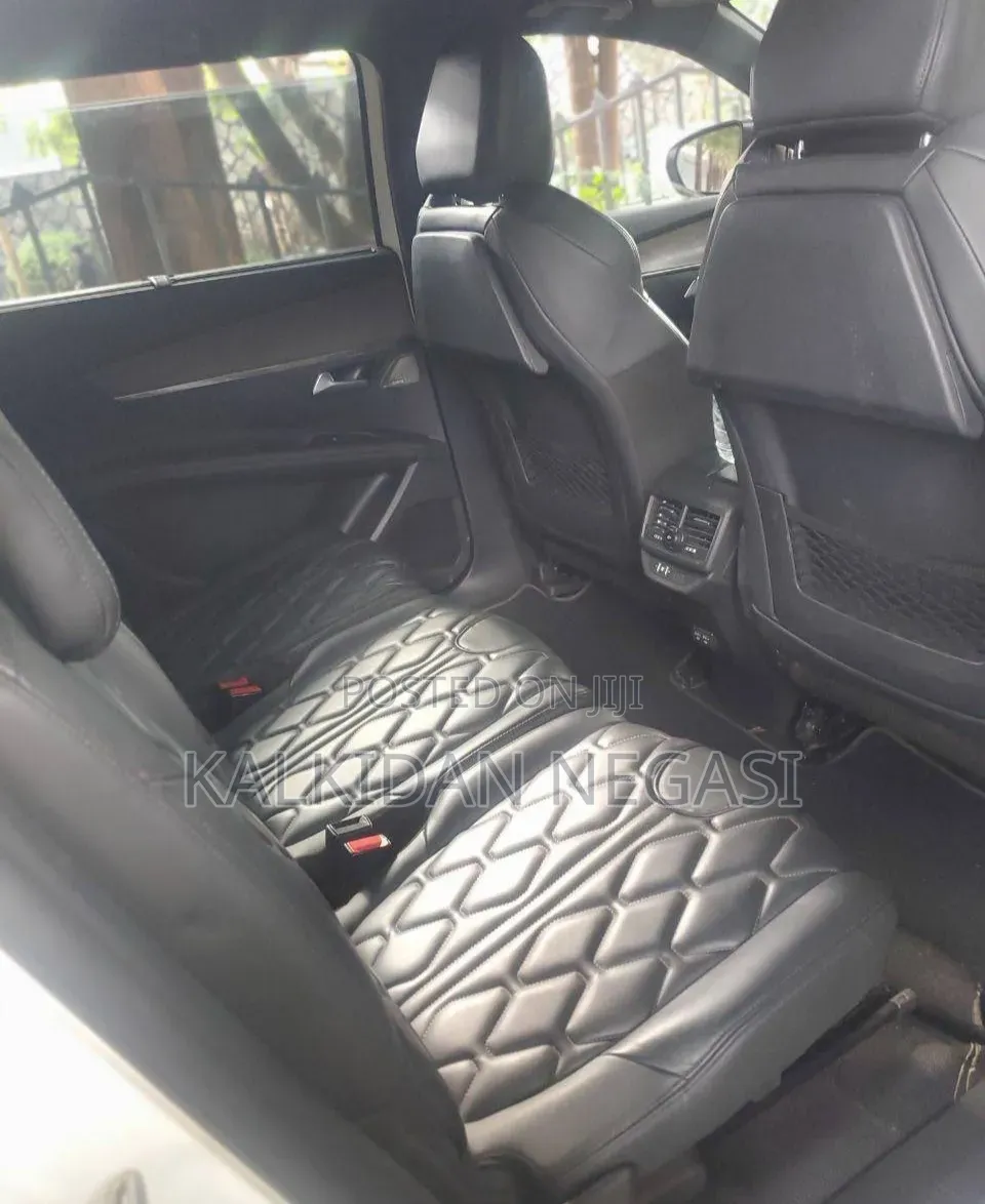 Peugeot 5008 2022 White