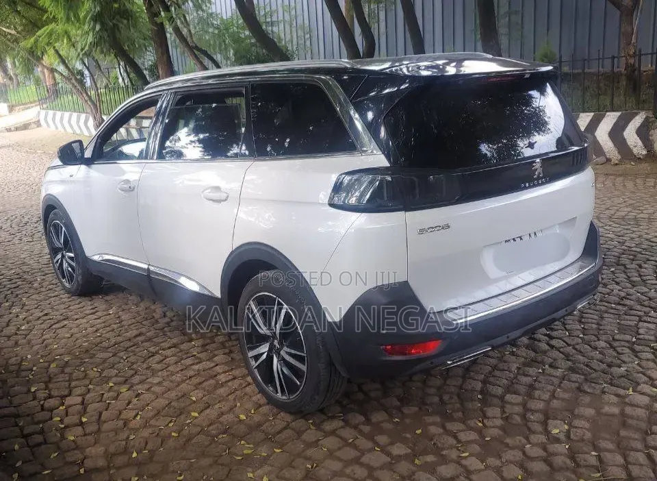 Peugeot 5008 2022 White