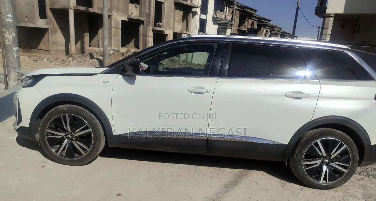 Peugeot 5008 2022 White