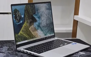 New Laptop Samsung Galaxy Book4 16GB Intel Core 7 SSD 512GB