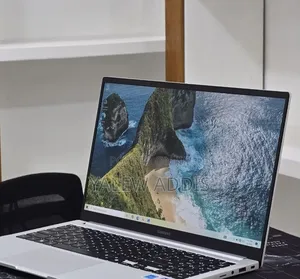New Laptop Samsung Galaxy Book4 16GB Intel Core 7 SSD 512GB