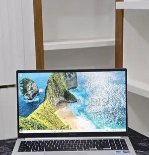 New Laptop Samsung Galaxy Book4 16GB Intel Core 7 SSD 512GB