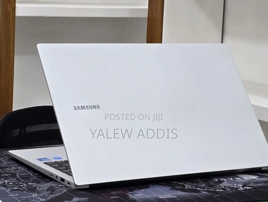 New Laptop Samsung Galaxy Book4 16GB Intel Core 7 SSD 512GB