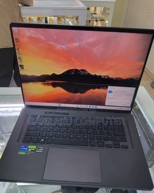 New Laptop Asus ROG Zephyrus G16 16GB Intel Core i7 SSD 1T