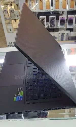 New Laptop Asus ROG Zephyrus G16 16GB Intel Core i7 SSD 1T