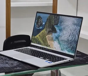 New Laptop Samsung Galaxy Book4 16GB Intel Core 7 SSD 512GB