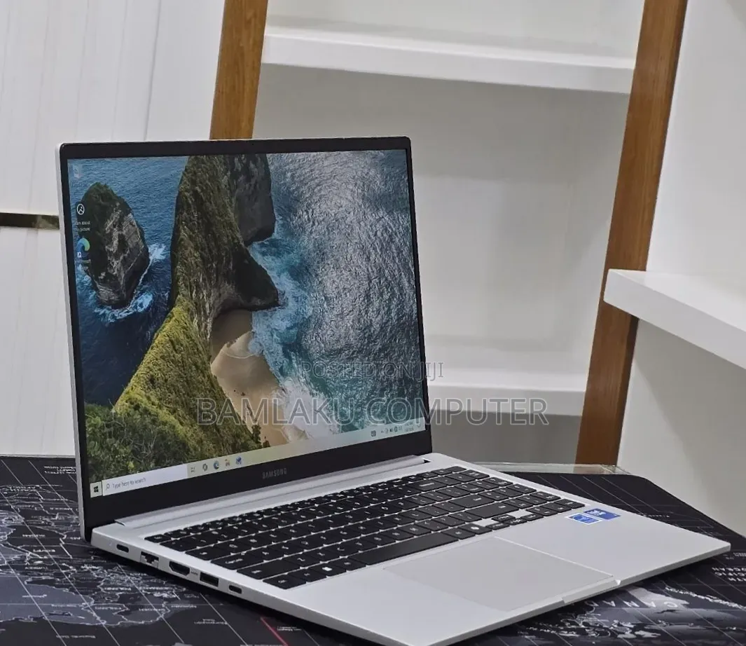 New Laptop Samsung Galaxy Book4 16GB Intel Core 7 SSD 512GB