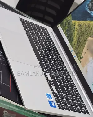 New Laptop Samsung Galaxy Book4 16GB Intel Core 7 SSD 512GB
