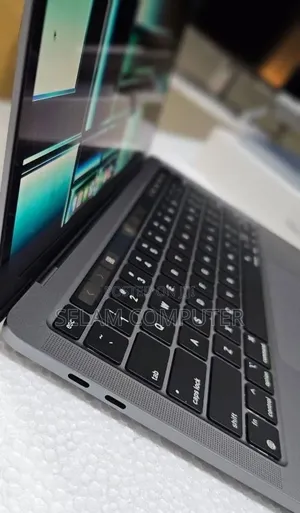 New Laptop Apple MacBook Pro 2022 M2 8GB Apple M2 SSD 256GB