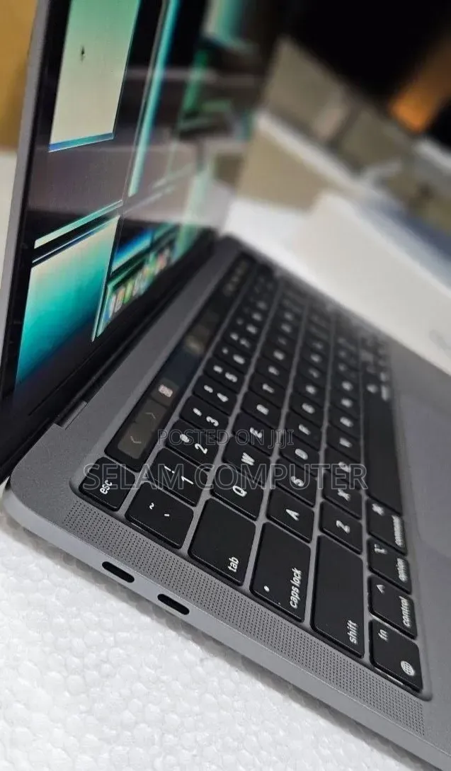 New Laptop Apple MacBook Pro 2022 M2 8GB Apple M2 SSD 256GB