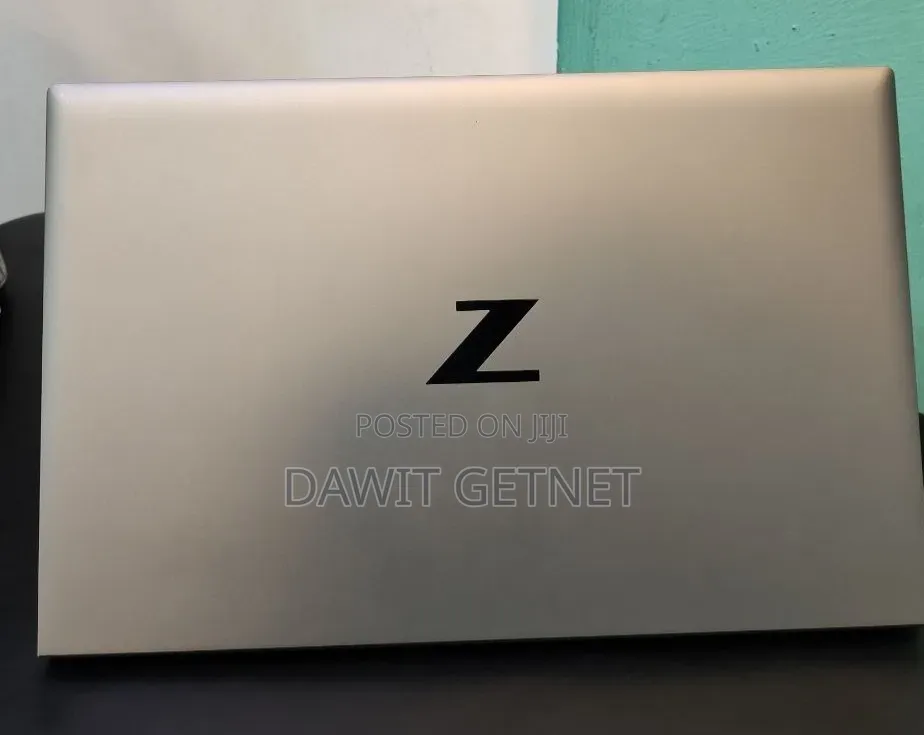 New Laptop HP ZBook Firefly 14 G10 16GB Intel Core i7 SSD 1T