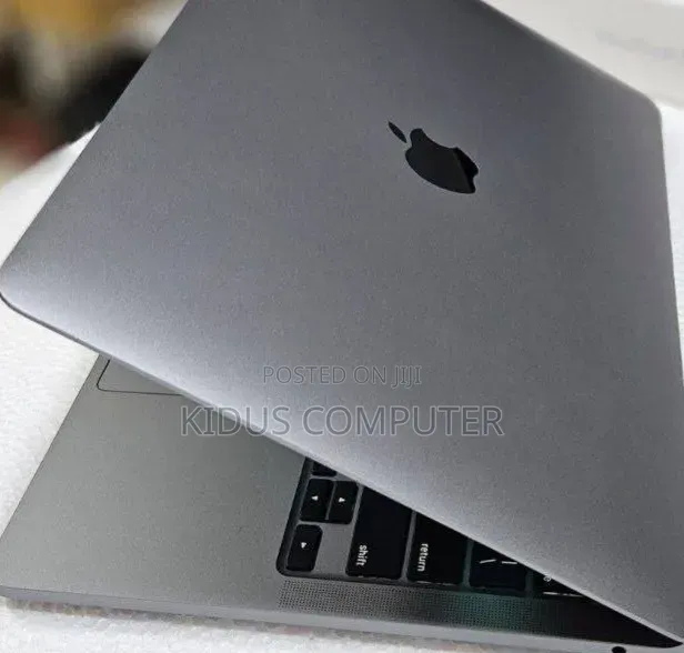 New Laptop Apple MacBook Pro 2022 M2 8GB Apple M2 SSD 256GB
