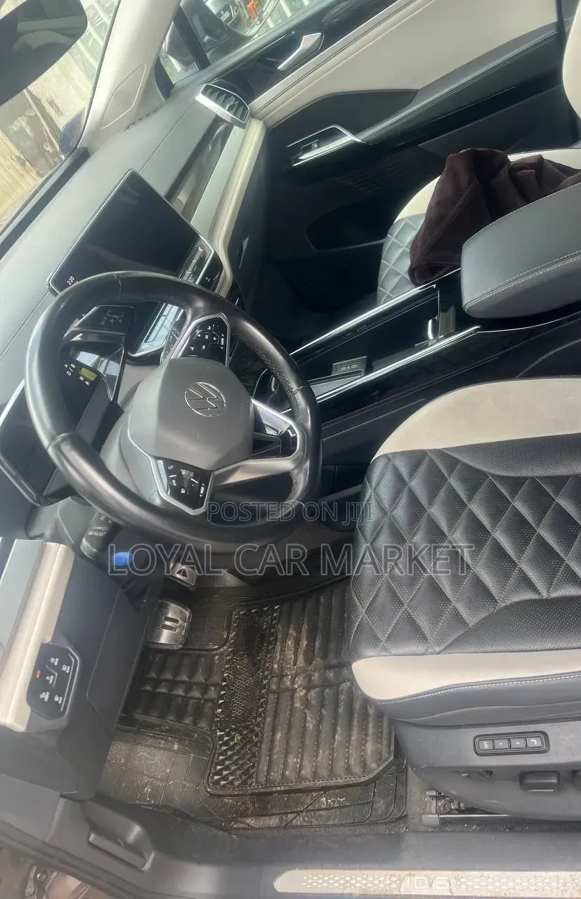 Volkswagen ID.6 2022 Brown