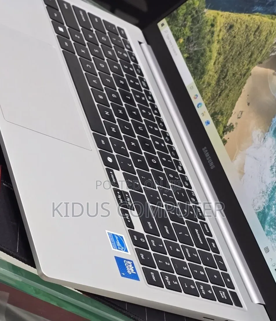 New Laptop Samsung Galaxy Book 2 16GB Intel Core 7 SSD 512GB