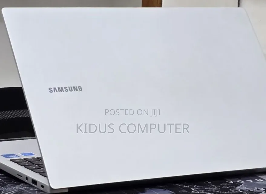 New Laptop Samsung Galaxy Book 2 16GB Intel Core 7 SSD 512GB
