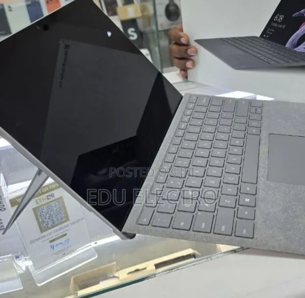 New Laptop Microsoft Surface 8GB Intel Core i7 SSD 128GB