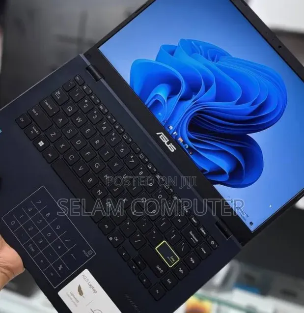 New Laptop Asus VivoBook 15 X505BA 4GB Intel SSD 256GB
