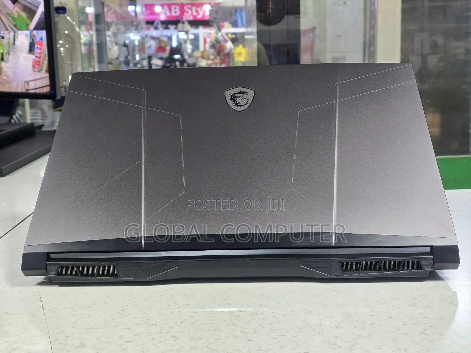 New Laptop MSI GF65 Thin 10UE 16GB Intel Core i5 SSD 512GB