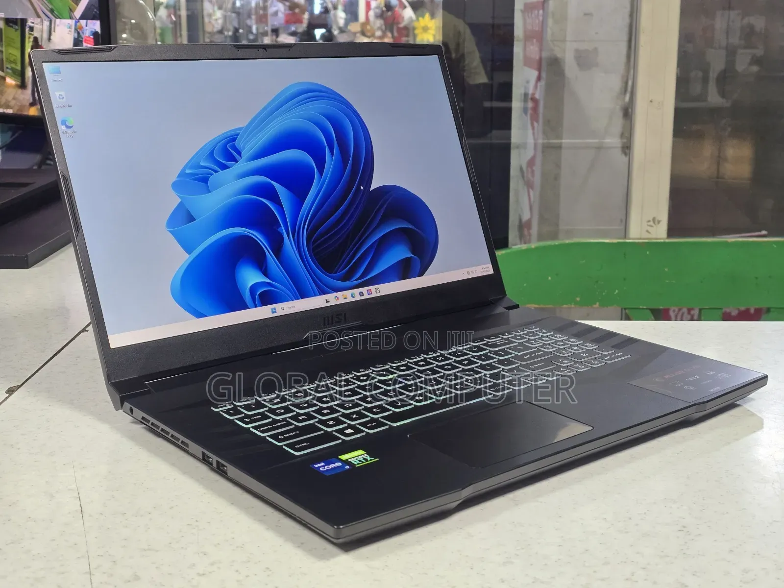 New Laptop MSI GF65 Thin 10UE 16GB Intel Core i5 SSD 512GB