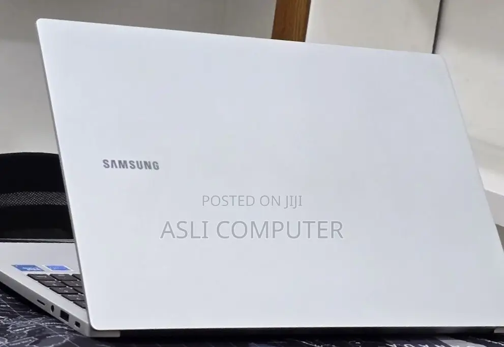 New Laptop Samsung Galaxy Book4 16GB Intel Core Ultra 7 SSD 512GB
