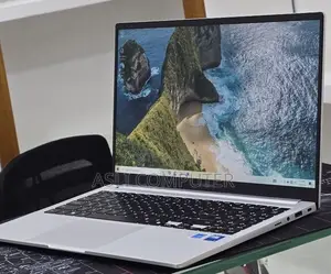 New Laptop Samsung Galaxy Book4 16GB Intel Core Ultra 7 SSD 512GB
