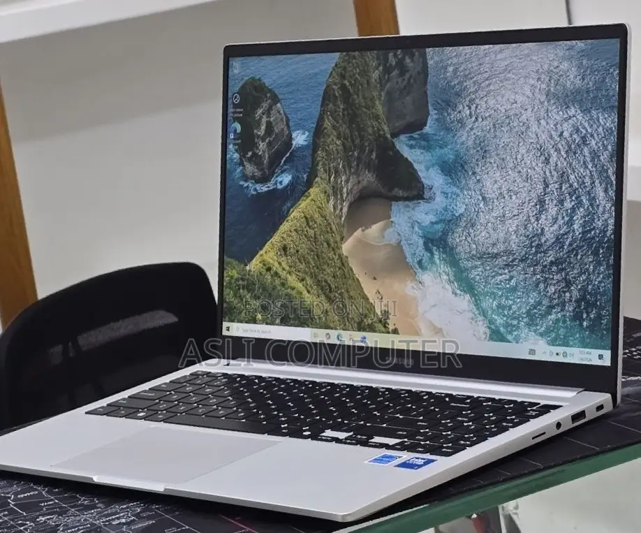 New Laptop Samsung Galaxy Book4 16GB Intel Core Ultra 7 SSD 512GB