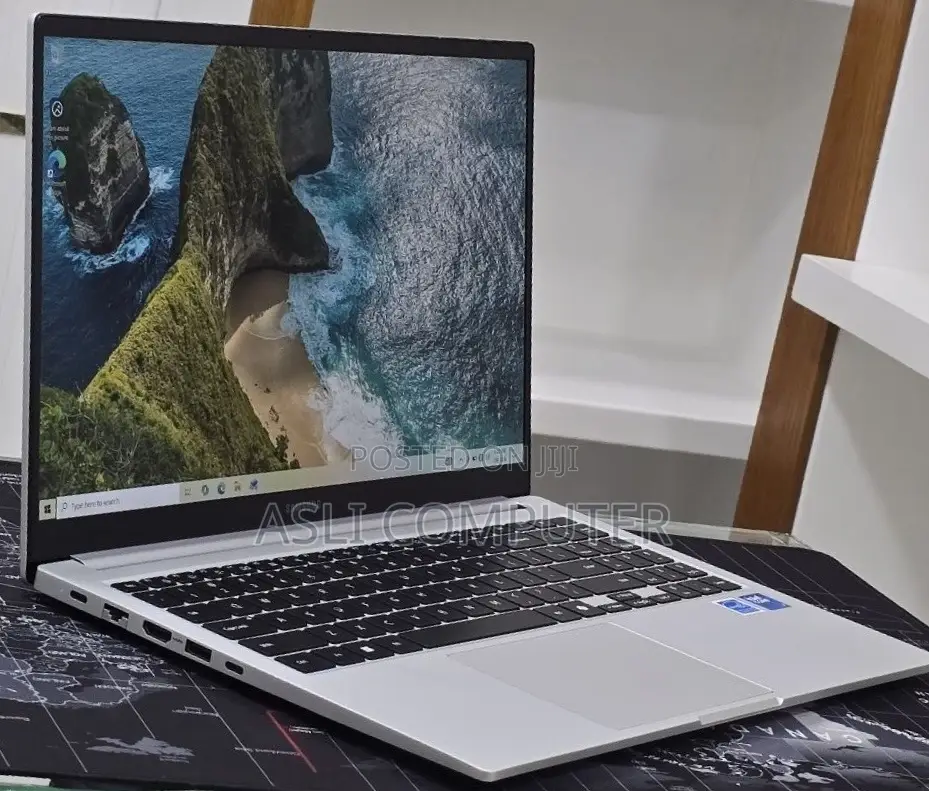 New Laptop Samsung Galaxy Book4 16GB Intel Core Ultra 7 SSD 512GB