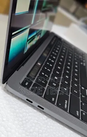New Laptop Apple MacBook Pro 2022 M2 8GB Apple M2 SSD 256GB