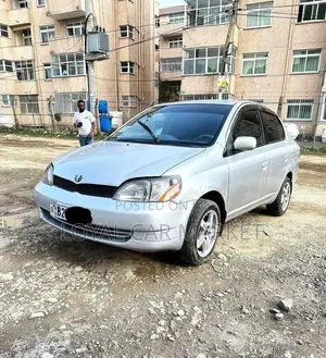 Toyota Platz 2001 Silver