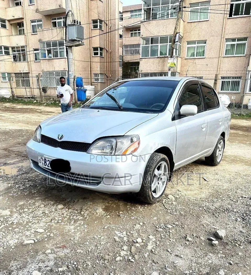 Toyota Platz 2001 Silver