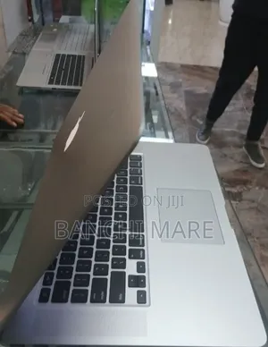 New Laptop Apple MacBook Pro 2015 16GB Intel Core i5 SSD 512GB