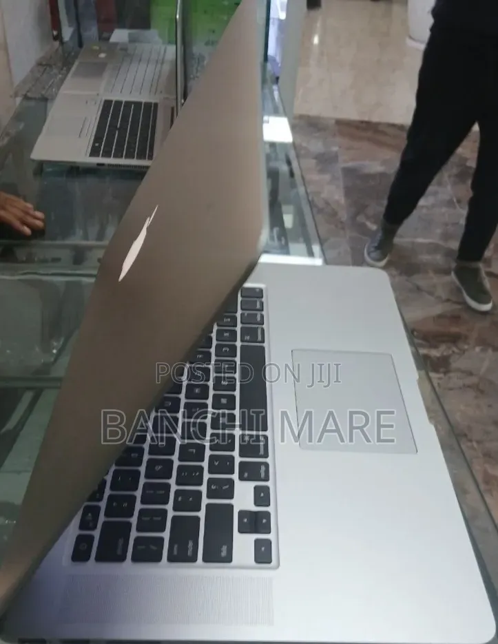 New Laptop Apple MacBook Pro 2015 16GB Intel Core i5 SSD 512GB