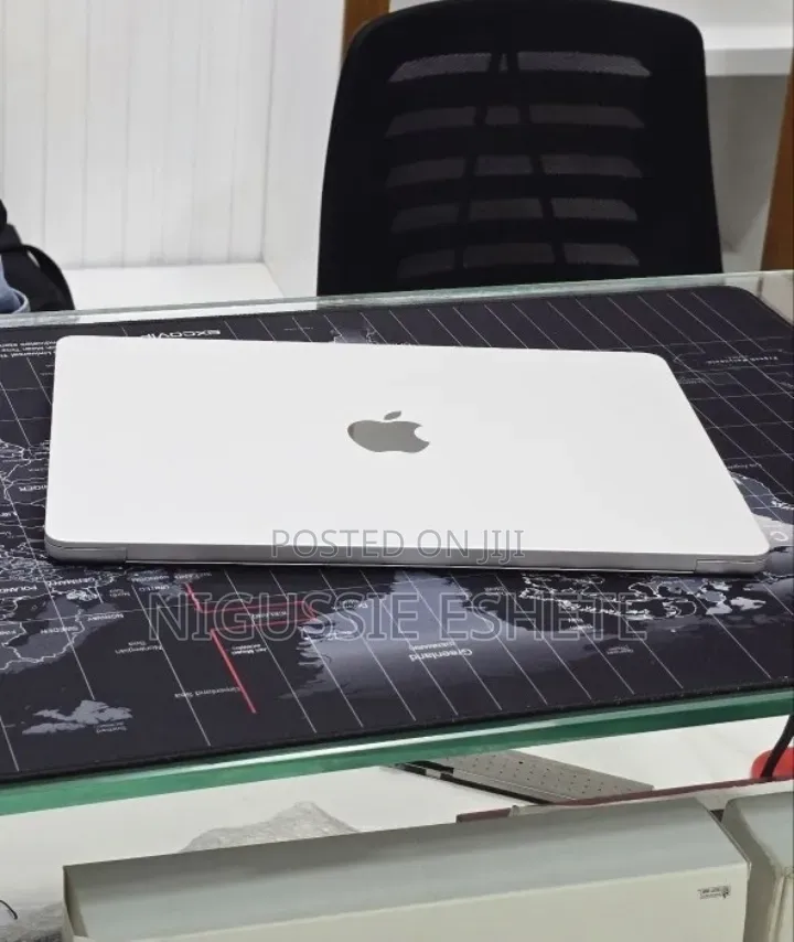 New Laptop Apple MacBook Air 2022 M2 8GB Apple M2 SSD 256GB