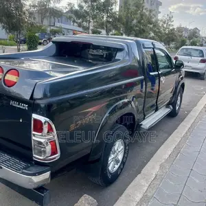 Toyota Hilux 2014 Black