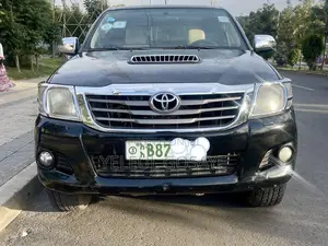 Toyota Hilux 2014 Black