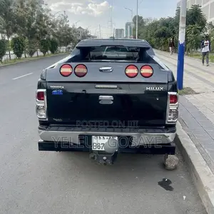 Toyota Hilux 2014 Black