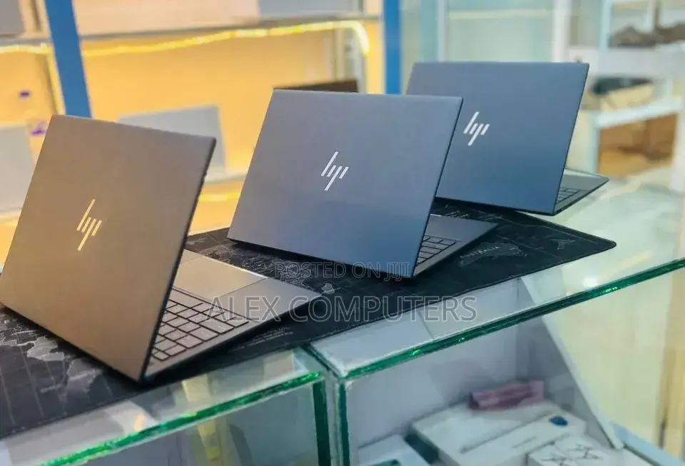 New Laptop HP Elite Dragonfly G3 16GB Intel Core i7 SSD 512GB
