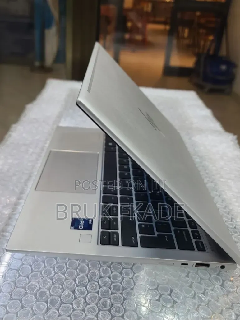 New Laptop HP EliteBook 830 G9 16GB Intel Core i5 SSD 512GB