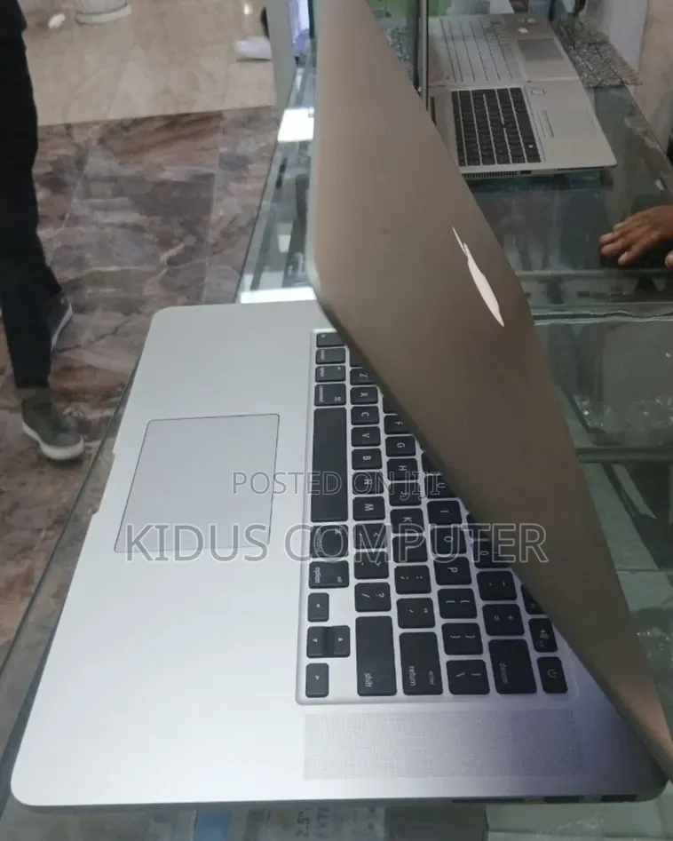 New Laptop Apple MacBook 2015 16GB Intel Core i5 SSD 512GB