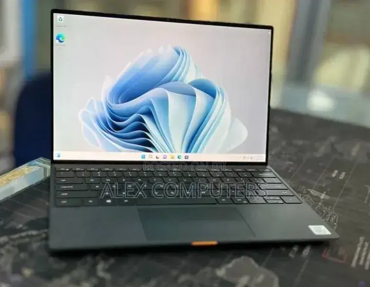 New Laptop Dell XPS 13 8GB Intel Core i5 SSD 512GB