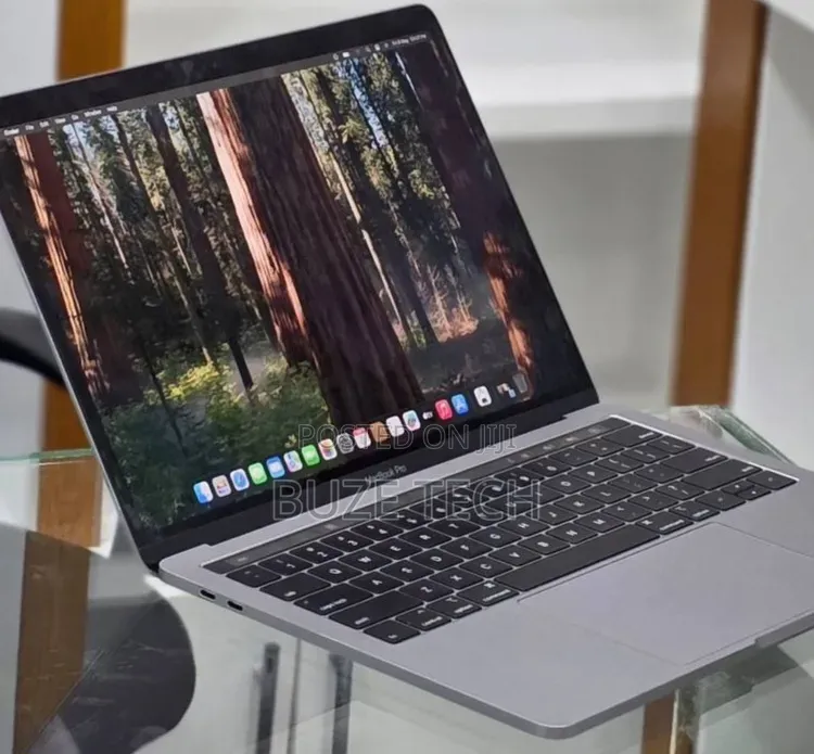 New Laptop Apple MacBook Pro 2019 16GB Intel Core i7 SSD 256GB