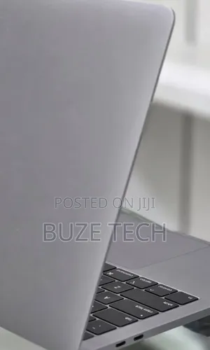 New Laptop Apple MacBook Pro 2019 16GB Intel Core i7 SSD 256GB