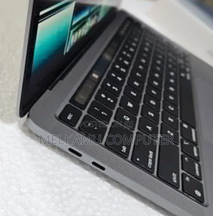 New Laptop Apple MacBook Pro 2022 M2 8GB Apple M2 SSD 256GB