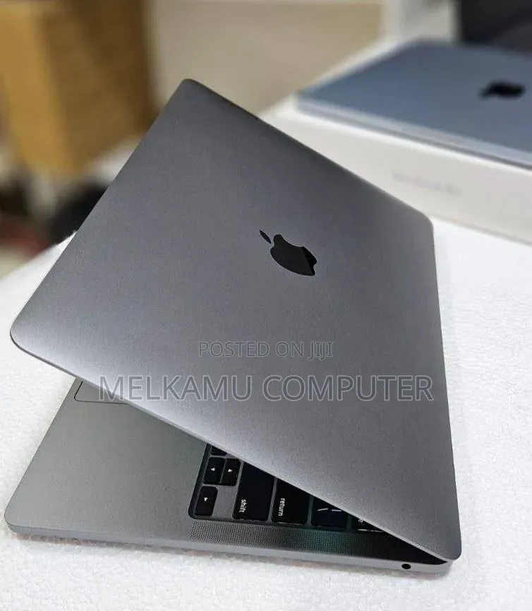 New Laptop Apple MacBook Pro 2022 M2 8GB Apple M2 SSD 256GB