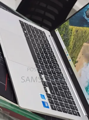 New Laptop Samsung Galaxy Book4 16GB Intel Core i7 SSD 512GB