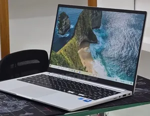 New Laptop Samsung Galaxy Book4 16GB Intel Core i7 SSD 512GB