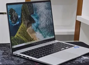 New Laptop Samsung Galaxy Book4 16GB Intel Core i7 SSD 512GB